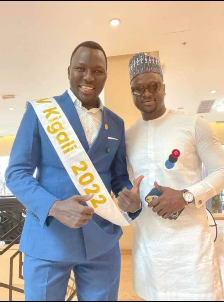 Article : PADEV 2022 : le Tchadien Abakar Bichara a reçu son trophée du prix Africain de mérite et de l’excellence